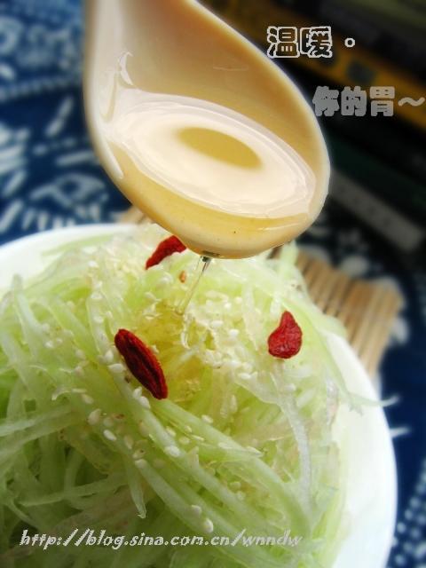 蜜汁水晶瓜丝的做法(西瓜皮做菜)
